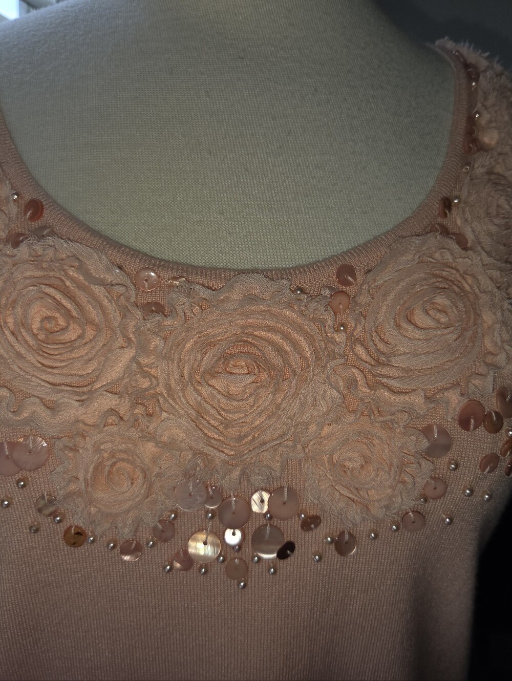 Sleeveless Pink Floral Appliqué Tank Top - Picture 2 of 10